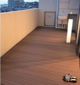 マンションバルコニー　デッキ